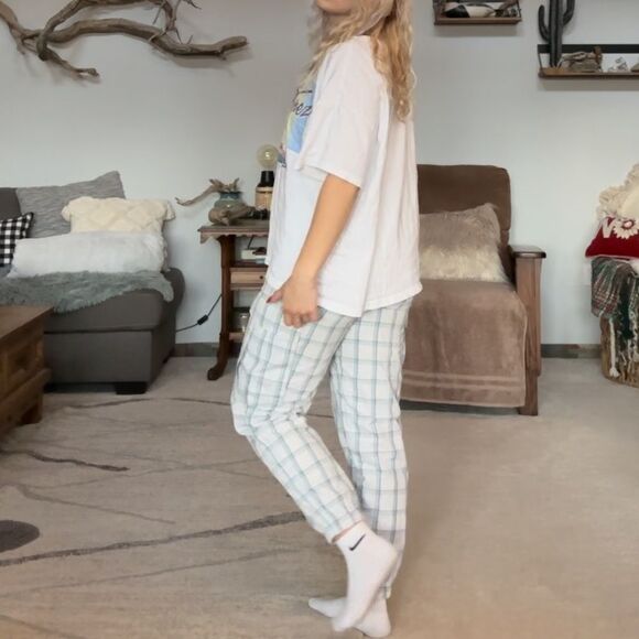 Aritzia Golden Tna White checkered/plaid print cargo jogger pants - Picture 3 of 11